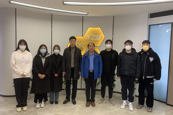 University-Enterprise Cooperation: Signing Ceremony for the Collaboration between Jiangsu Homeasy Company and Yancheng Biological Engineering Vocational School